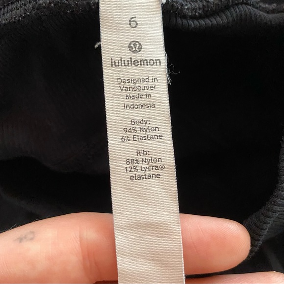 size 6 lululemon black joggers - Picture 2 of 4